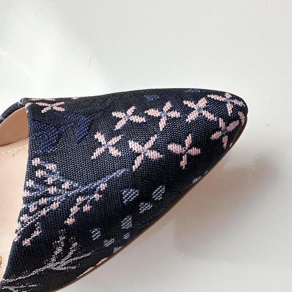 Charles By Charles David Navy Floral Ankle Strap Heels Size 6 Embroidered - Picture 9 of 14